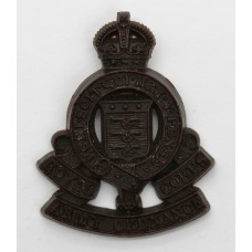 Royal Army Ordnance Corps (R.A.O.C.) WW2 Plastic Economy Cap Badg