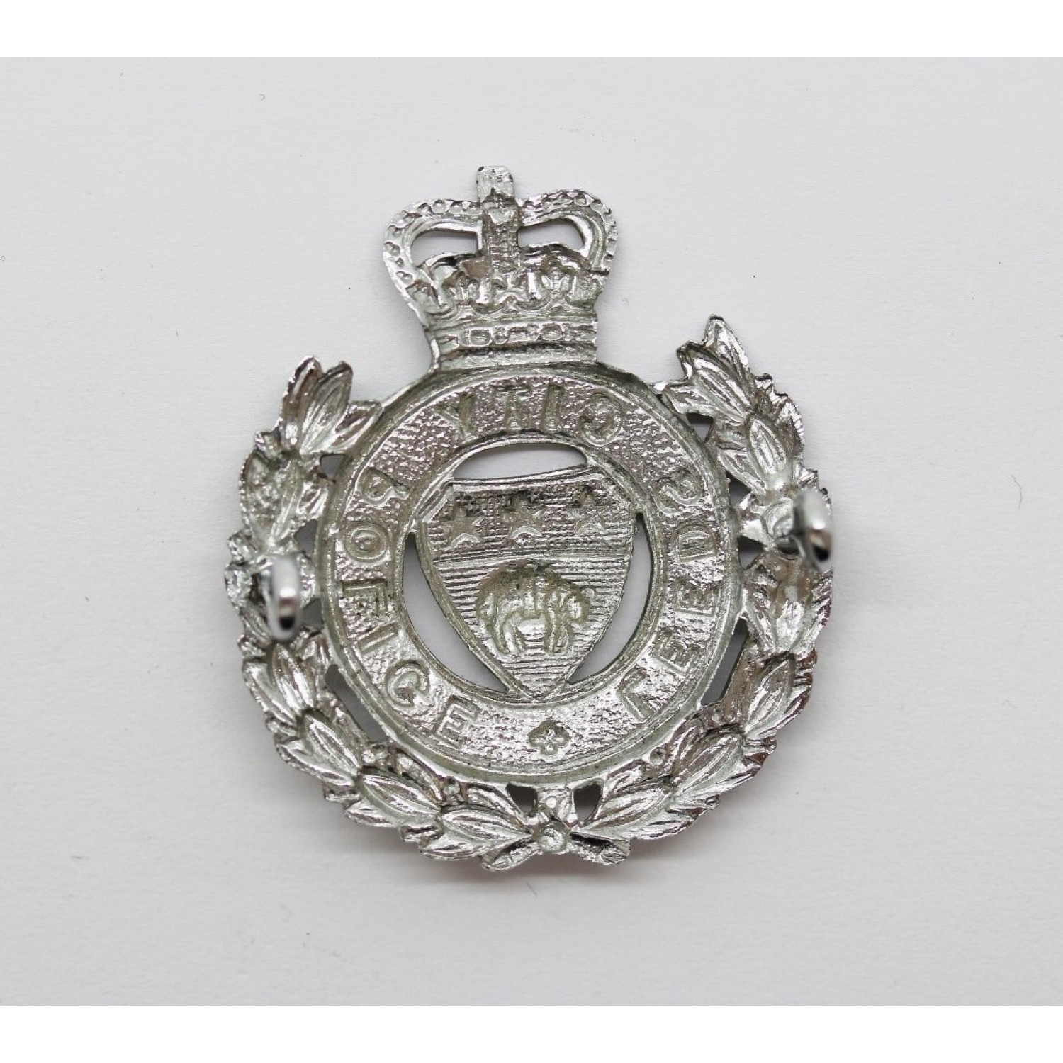 Leeds City Police Wreath Cap Badge - Queen's Crown